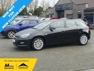 Second-hand Vauxhall Astra Excite 115 CP (84 kW) 2015 Negru Hatchback