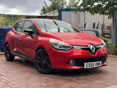 Used Renault Clio Dynamique 90 HP (66 kW) 2015 Red Hatchback