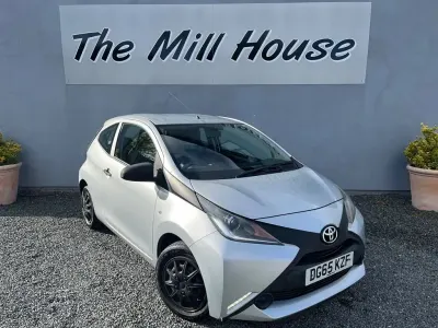 Second-hand Toyota Aygo 69 CP (50 kW) 2015 Argintiu Hatchback