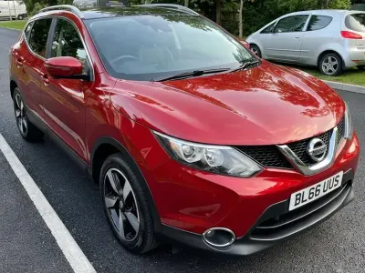 Used Nissan Qashqai N-Connecta 115 HP (84 kW) 2016 Red SUV