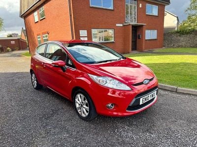 Używany Ford Fiesta Zetec 82 KM (60 kW) 2010 Czerwony Hatchback