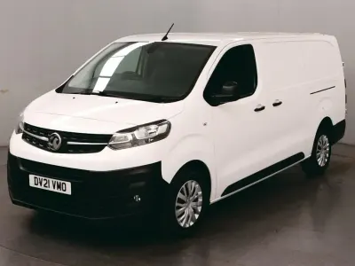 Second-hand Vauxhall Vivaro 100 CP (73 kW) 2021 Alb Monovolum