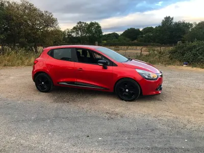 Used Renault Clio Dynamique 90 HP (66 kW) 2013 Red Hatchback