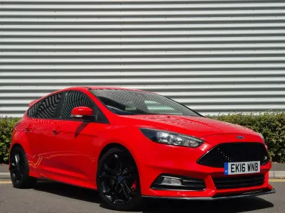 Used Ford Focus ST 185 HP (136 kW) 2016 Red Hatchback