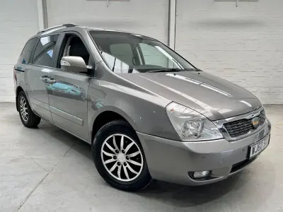 Used Kia Sedona 192 HP (141 kW) 2010 Silver MPV