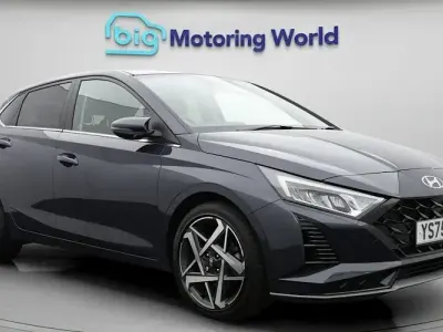 Używany Hyundai i20 Premium 101 KM (74 kW) 2025 Szary Hatchback