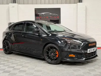 Usado Ford Focus ST 250 HP (183 kW) 2015 Preto Citadino