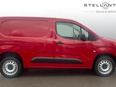 Used Citroën Berlingo 129 HP (94 kW) 2024 Red MPV
