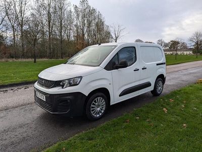 White Used 2021 Peugeot Partner Premium MPV | £5,450 (Good price)