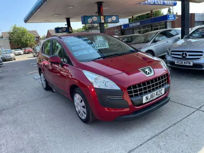 Used Peugeot 3008 Active 112 HP (82 kW) 2011 Red Estate