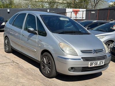 Usado Citroën Xsara Picasso 92 HP (67 kW) 2006 Prateado Monovolume