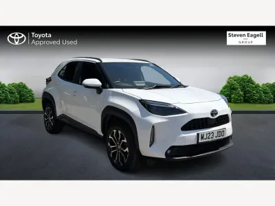 Used Toyota Yaris Design 116 HP (85 kW) 2023 White Hatchback