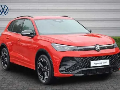 New VW Tiguan R-line 150 HP (110 kW) 2026 Persimmon red SUV