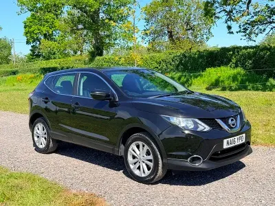 Używany Nissan Qashqai Acenta 110 KM (80 kW) 2016 Czarny SUV