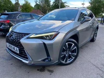 Used Lexus UX 184 HP (135 kW) 2019 Silver SUV