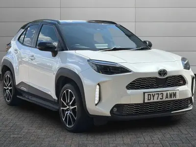 Used Toyota Yaris Cross Sport 116 HP (85 kW) 2023 Platinum white pearl with black roof SUV