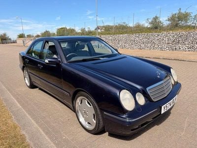 Usado Mercedes E240 Elegance 2001 Azul Sedan