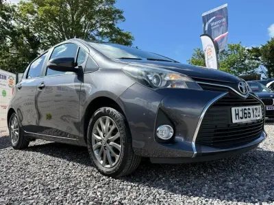 Used Toyota Yaris 99 HP (72 kW) 2016 Grey Hatchback