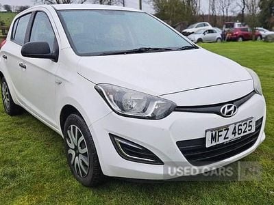 Used Hyundai i20 Classic 85 HP (62 kW) 2013 White Hatchback