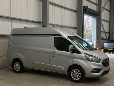 Käytetty Ford Transit Custom Limited 170 HP (125 kW) 2021 Hopea