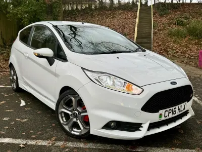 Used Ford Fiesta ST 200 HP (147 kW) 2016 White Hatchback