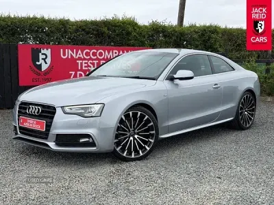 Begagnad Audi A5 S-Line 177 HK (130 kW) 2015 Silver Sportkupé