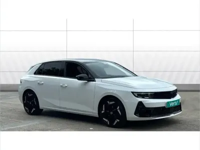 Used Vauxhall Astra GSe 225 HP (165 kW) 2023 White Hatchback