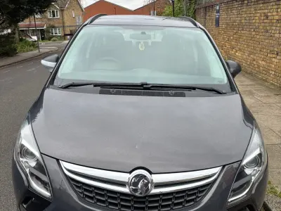 Usado Vauxhall Zafira 140 CV (102 kW) 2014 Gris Monovolumen