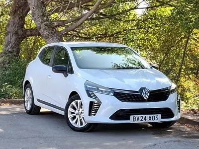 Used Renault Clio Evolution 90 HP (66 kW) 2024 White Hatchback