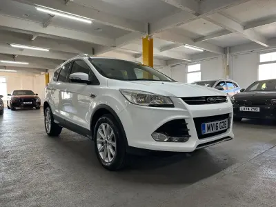 Usado Ford Kuga Titanium 150 HP (110 kW) 2016 Branco SUV