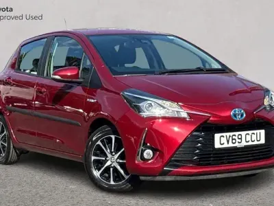 Used Toyota Yaris Hybrid 101 HP (74 kW) 2019 Red Hatchback