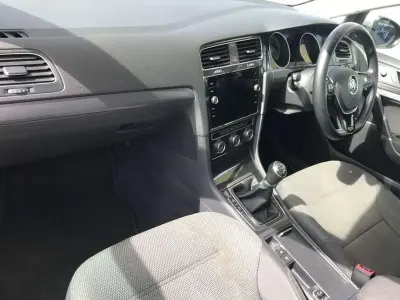 Used VW Golf VII SE 128 HP (94 kW) 2018 Silver Hatchback