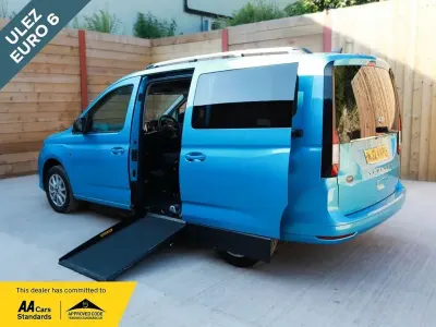 Used Ford Grand Tourneo Connect Titanium 114 HP (83 kW) 2024 Blue MPV