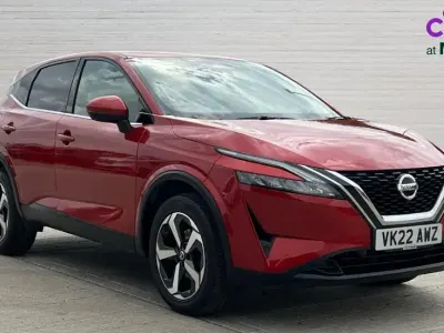 Used Nissan Qashqai N-Connecta 140 HP (102 kW) 2022 Red SUV
