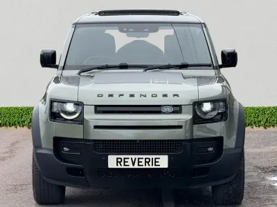 Usado Land Rover Defender First Edition 240 HP (176 kW) 2020 Verde SUV