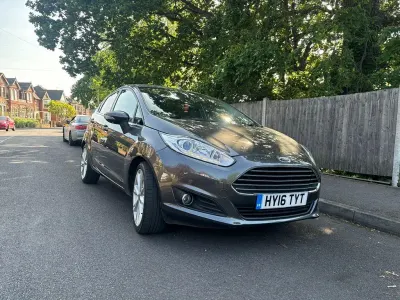 Usado Ford Fiesta Titanium 2016 Cinzento Citadino