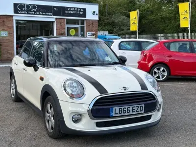 Usado Mini Cooper Hatch 136 CV (100 kW) 2017 Blanco Utilitario