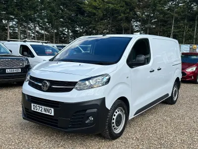 Used Vauxhall Vivaro S 100 HP (73 kW) 2022 White MPV