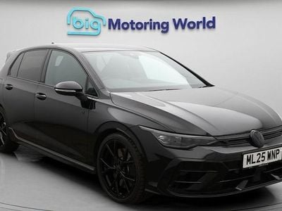 Second-hand VW Golf VIII Black Edition 333 CP (244 kW) 2025 Negru Hatchback