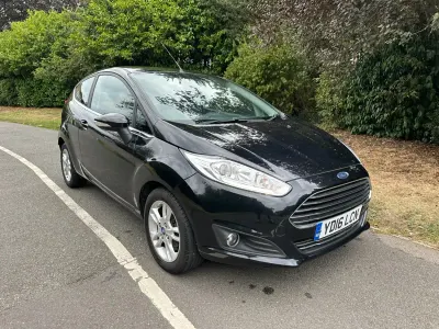 Usado Ford Fiesta Zetec 95 CV (69 kW) 2016 Negro Utilitario