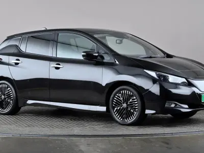 Gebraucht Nissan Leaf N-Connecta 110 kW (150 PS) 2023 Schwarz Kleinwagen