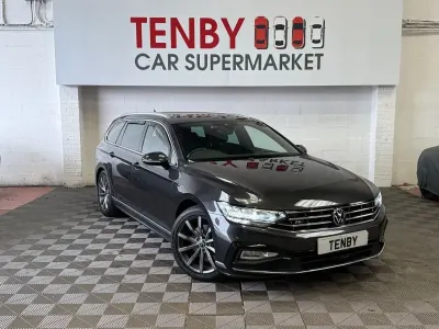Usado VW Passat R-line 150 HP (110 kW) 2022 Cinzento Carrinha