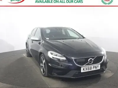 Begagnad Volvo V40 R-Design 120 HK (88 kW) 2018 Svart Halvkombi