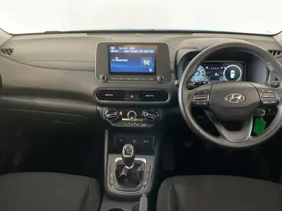 Używany Hyundai Kona SE 120 KM (88 kW) 2023 Niebieski SUV
