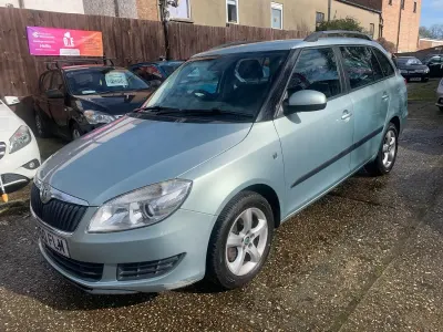 Usado Skoda Fabia SE 105 HP (77 kW) 2010 Verde Carrinha