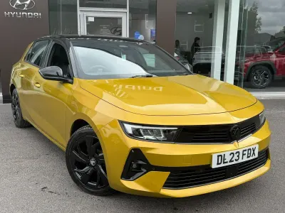 Used Vauxhall Astra S 130 HP (95 kW) 2023 Yellow/black Hatchback
