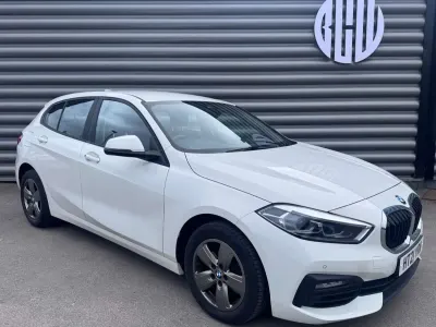 Usado BMW 116 2021 Blanco Utilitario