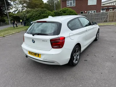 Używany BMW 118 Sport Line 143 KM (105 kW) 2013 Biały Hatchback