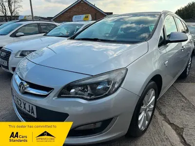 Usado Vauxhall Astra S 165 CV (121 kW) 2012 Plateado Familiar