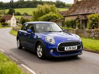 Used Mini Cooper Classic 136 HP (100 kW) 2019 Blue Hatchback